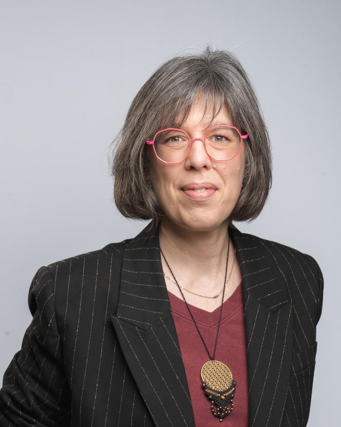 Stéphanie GRÔNE, 3ème Adjointe, Finances et Cadre de vie Stéphanie GRÔNE, 3ème Adjointe, Finances et Cadre de vie