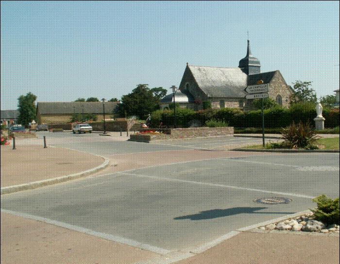 L´Eglise,  ancienne église prieurale dépendante de l´abbaye de St Melaine. Notre Eglise est la plus petite du canton. L´abside date du XIIème siècle, le reste de l´église des XVIème, XVIIème et XIX ème siècles. 